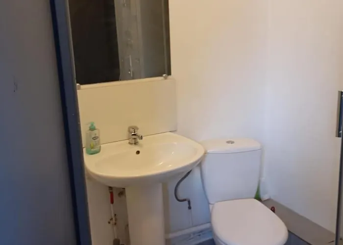 T2 Rénové Proche Métro Appartement